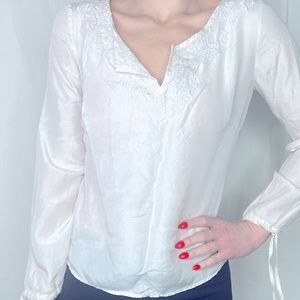 Banana Republic 100% silk White Blouse with Embroidery Detail size small